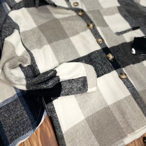 Flannels - Picture 3 of 5